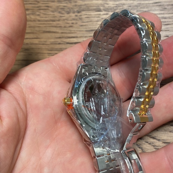 GV2 By Gevril Women's 12404 Naples Diamand White MOP Dial Two Tone Watch - Picture 7 of 8